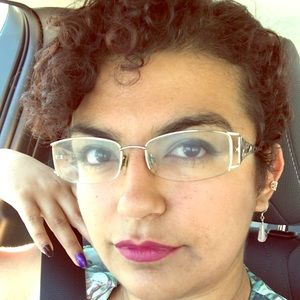 Meet your Posher, Niki